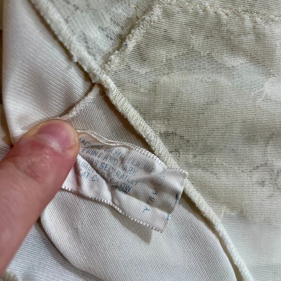 Vintage 70s Vanity Fair Beige Nylon Slip Dress 36L - Picture 11 of 11